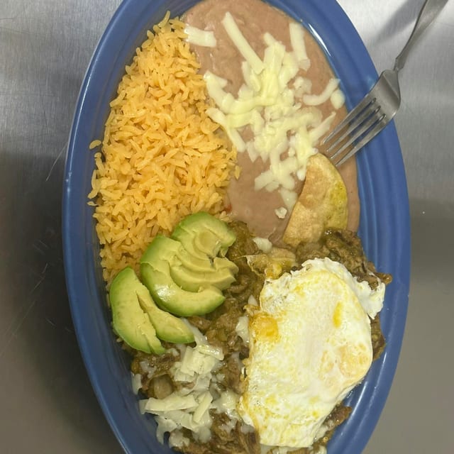 Chilaquiles Con Huevo.